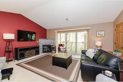 984  Spring Ct, Newburg, WI 53095 - Photo 7