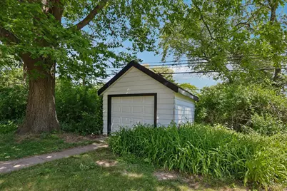 5700 S 41st St, Greenfield, WI 53221 - Photo 23