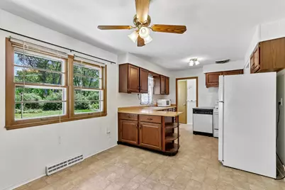 5700 S 41st St, Greenfield, WI 53221 - Photo 11