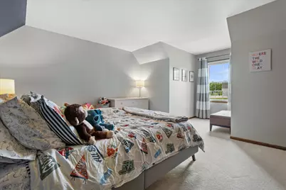 8905 W Meinecke Ave, Wauwatosa, WI 53226 - Photo 17
