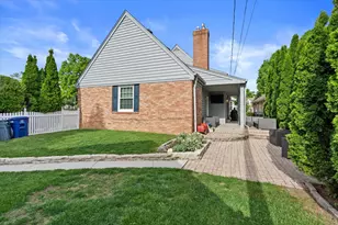 8905 W Meinecke Ave, Wauwatosa, WI 53226 - Photo 21