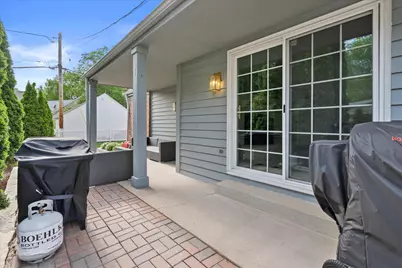 8905 W Meinecke Ave, Wauwatosa, WI 53226 - Photo 19