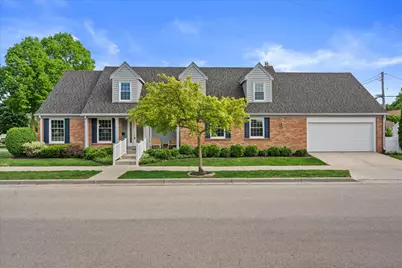 8905 W Meinecke Ave, Wauwatosa, WI 53226 - Photo 1