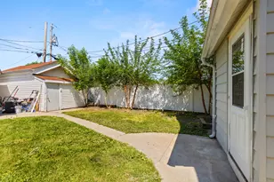 1931 S 59th St, West Allis, WI 53219 - Photo 31