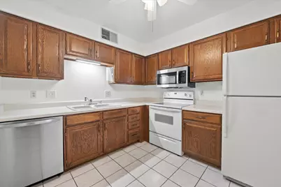 1906 E Shorewood Blvd #259, Shorewood, WI 53211 - Photo 7