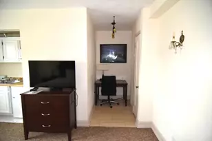 1028 E Juneau Ave, Milwaukee, WI 53202 - Photo 9