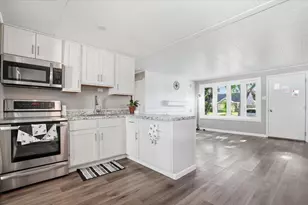 2721 S 50th St, Milwaukee, WI 53219 - Photo 9