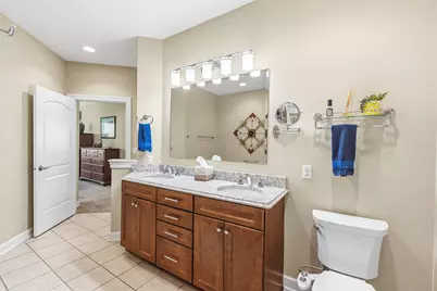 N73W13623  Claas Rd #R4, Menomonee Falls, WI 53051 - Photo 21