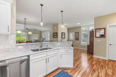 N73W13623  Claas Rd #R4, Menomonee Falls, WI 53051 - Photo 11