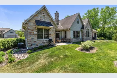 N73W13623  Claas Rd #R4, Menomonee Falls, WI 53051 - Photo 35