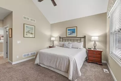 N73W13623  Claas Rd #R4, Menomonee Falls, WI 53051 - Photo 15