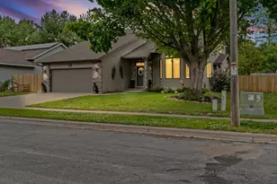 2019 Sandalwood Dr, Onalaska, WI 54650 - Photo 1