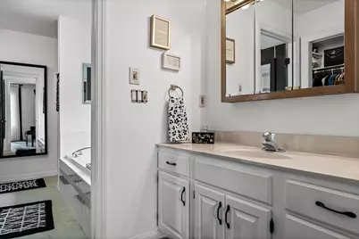 2019  Sandalwood Dr, Onalaska, WI 54650 - Photo 29