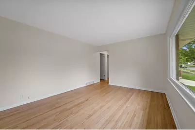 8111 W Lancaster Ave, Milwaukee, WI 53218 - Photo 21