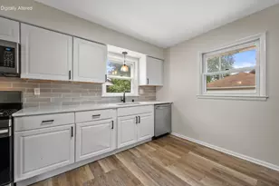 8111 W Lancaster Ave, Milwaukee, WI 53218 - Photo 5