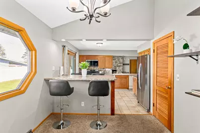 9814 W Green Tree Rd, Milwaukee, WI 53224 - Photo 11