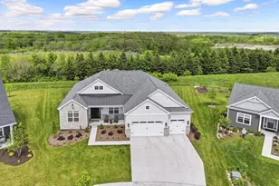 1740 Stonemill Cir, Lake Geneva, WI 53147 - Photo 3