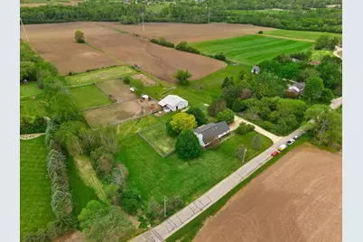 12205 N Vega Ave, Mequon, WI 53097 - Photo 5
