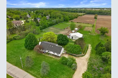 12205 N Vega Ave, Mequon, WI 53097 - Photo 7
