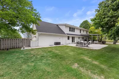 12205 N Vega Ave, Mequon, WI 53097 - Photo 39