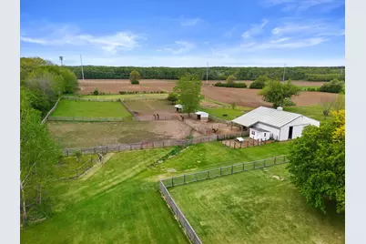 12205 N Vega Ave, Mequon, WI 53097 - Photo 3
