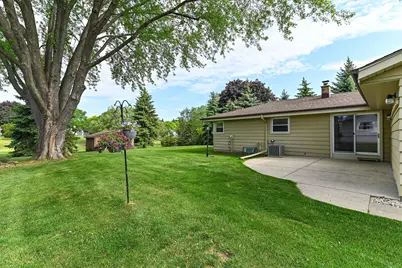 8049 S Waring Dr, Oak Creek, WI 53154 - Photo 25