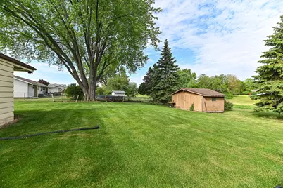 8049 S Waring Dr, Oak Creek, WI 53154 - Photo 27