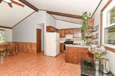8049 S Waring Dr, Oak Creek, WI 53154 - Photo 9