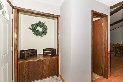 8049 S Waring Dr, Oak Creek, WI 53154 - Photo 5