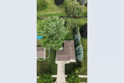 8049 S Waring Dr, Oak Creek, WI 53154 - Photo 3
