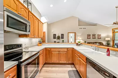 N63W23905  Terrace Dr #6, Sussex, WI 53089 - Photo 11
