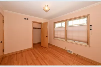 8526 W Clarke St, Wauwatosa, WI 53226 - Photo 25