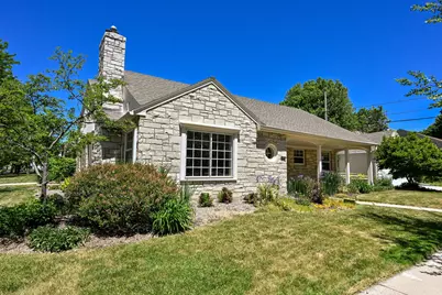8526 W Clarke St, Wauwatosa, WI 53226 - Photo 37