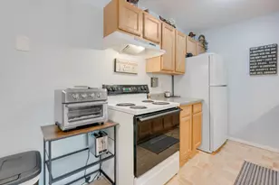 W170N11523 Armada Dr, Germantown, WI 53022 - Photo 5
