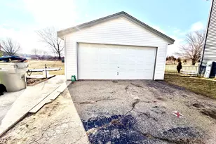8885 N 70th St, Milwaukee, WI 53223 - Photo 7