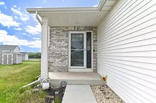 1337 Tower Hill Pass, Whitewater, WI 53190 - Photo 3