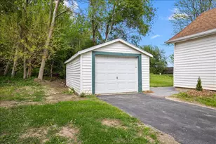 469 Meadowlark Ct, West Bend, WI 53090 - Photo 3