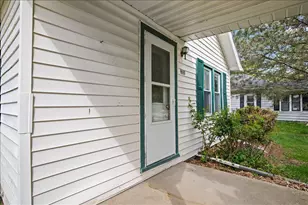 469 Meadowlark Ct, West Bend, WI 53090 - Photo 5