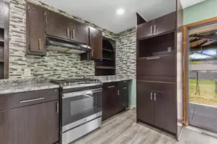 7360 W Brunn Dr, Franklin, WI 53132 - Photo 9