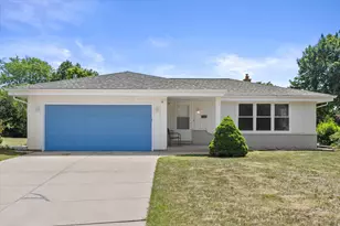 7360 W Brunn Dr, Franklin, WI 53132 - Photo 1
