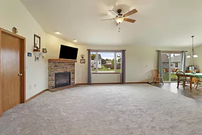 9432  Hawthorne Dr, Sturtevant, WI 53177 - Photo 9