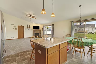 9432  Hawthorne Dr, Sturtevant, WI 53177 - Photo 5