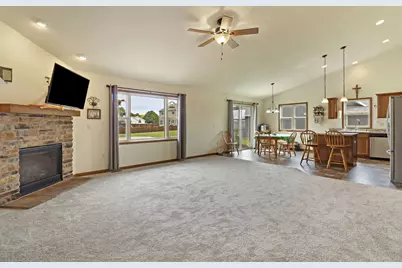 9432  Hawthorne Dr, Sturtevant, WI 53177 - Photo 7