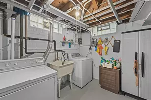 3664 S Whitnall Ave, Milwaukee, WI 53207 - Photo 19
