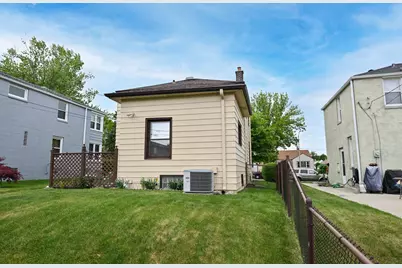 3664 S Whitnall Ave, Milwaukee, WI 53207 - Photo 29