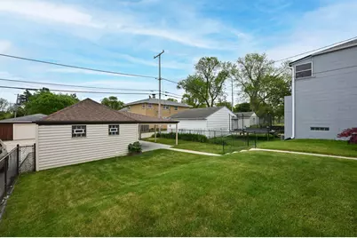 3664 S Whitnall Ave, Milwaukee, WI 53207 - Photo 25