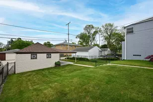 3664 S Whitnall Ave, Milwaukee, WI 53207 - Photo 25