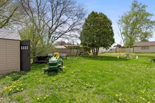 611 S 32nd St, Manitowoc, WI 54220 - Photo 19