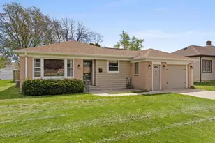 611 S 32nd St, Manitowoc, WI 54220 - Photo 1