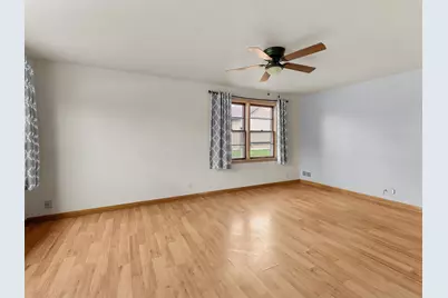 611 S 32nd St, Manitowoc, WI 54220 - Photo 3